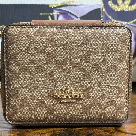 Coach Signature Monogram Jewelry Box new - Picture 2 of 8